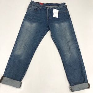 Levi’s boyfriend jeans